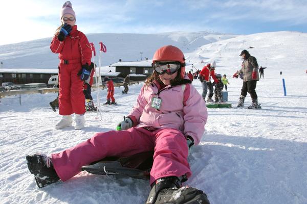 Kids tobogganing at Roundhill ski field